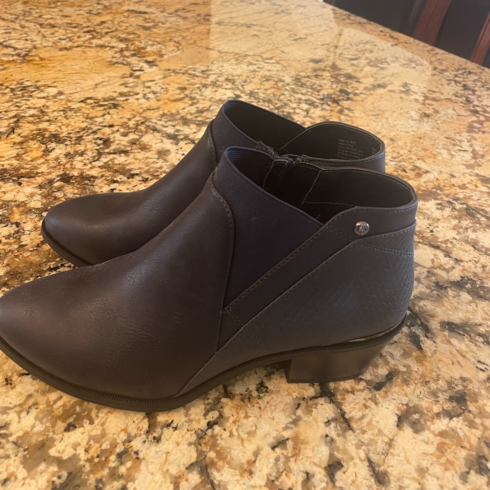 Vera wang boots navy blue, super cute.  Only tried on. Never warn. 2 inch heal